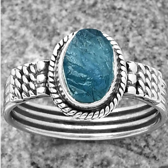 Neon blue apatite ring sizes 7 - 8.5 - Picture 3 of 8